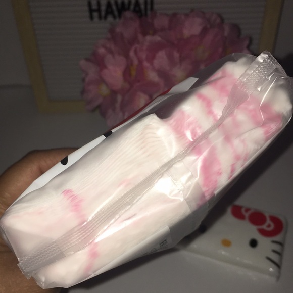 Hello Kitty Face Mask & Tissue (small & large) - Picture 7 of 15